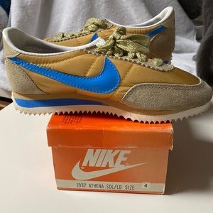 Vintage 1982 ATHENA Nike, Tan and Blue, Size 6